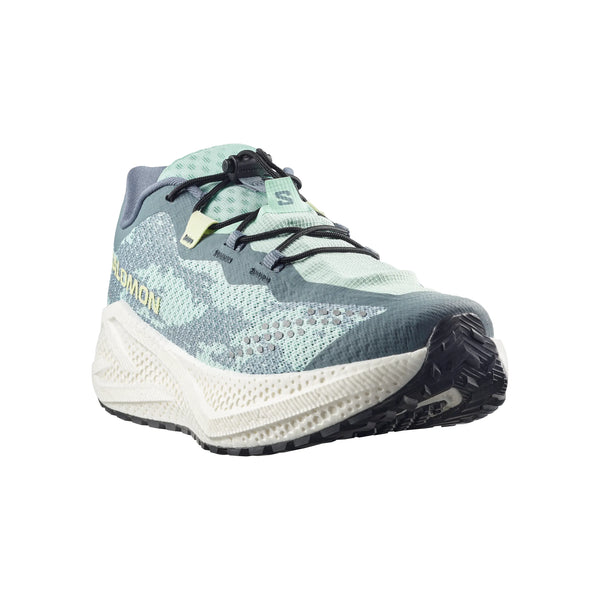 En Salomon Aero Glide 4 Grvl herre løbesko i Stormy Weather/Lichen/Vanilla Ice vises på hvid baggrund, vinklet så side, tå og sål ses. Skoen har åndbart mesh og maksimal dæmpning med en tyk, mønstret ydersål.