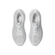 Et par Asics Novablast 5, Herre, White/Piedmont Grey løbesko er fotograferet ovenfra på en hvid baggrund og viser overdelen i mesh, snørelukning og FF BLAST PLUS ECO-støddæmpning for øget komfort.