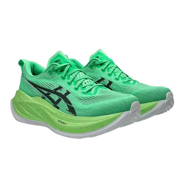 Et par Asics Superblast 2 unisex løbesko i Vital Green/Black med maksimal affjedring, overdel i mesh, sorte detaljer, tykke hvide såler og ASICS-logo på siden. Begge sko er vinklet til højre.