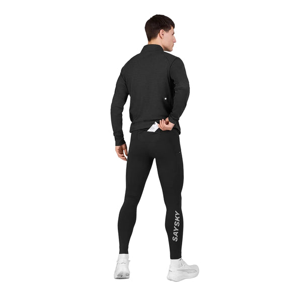En mand set bagfra iført en sort langærmet trøje og Blaze+ Long Winter Tights, Herre, Sort med en baglomme.