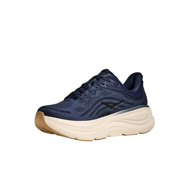 En Hoka Bondi 9 til mænd i Midnight Blue/Varsity Navy med en tyk hvid sål, lysebrun slidbane, mesh-stof, snørebånd og en subtil sidestruktur for optimal komfort, vist på en hvid baggrund.