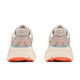 Et par Hoka Bondi 9 Dame-sneakers i farven River Rock Grey / Mineral Ore set bagfra, med mærkets logo og maksimal støddæmpning på en ensfarvet hvid baggrund.