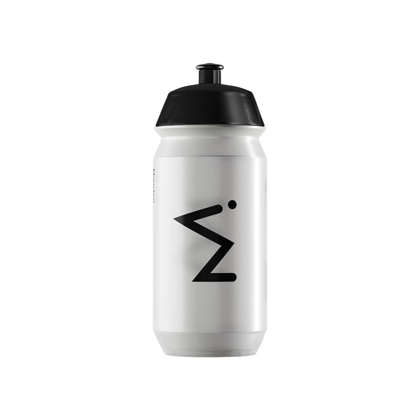 Maurten Vandflaske 500ml, Clear er en hvid vandflaske med et sort skruelåg og har et minimalistisk sort geometrisk design på forsiden, der ligner et abstrakt bogstav "Z" med en prik over.