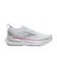 Brooks Glycerin GTS 23 Dame løbesko i White/Harbor Mist/Metallic har en overdel i mesh, grå og pink detaljer, en tyk støddæmpende sål for stabilitet, samt Brooks-logoet over mellemsålen. Se fra siden på hvid baggrund.