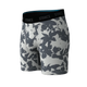 Et par Stance Brush Stroke Wholester-boxershorts til mænd i gråt, med en sort linning med påskriften STANCE, et blåt inderfor på linningen og et abstrakt mønster i gråt og hvidt på det bløde Butter Blend™-stof. Boxershortsene er afbilledet på en ensfarvet baggrund.