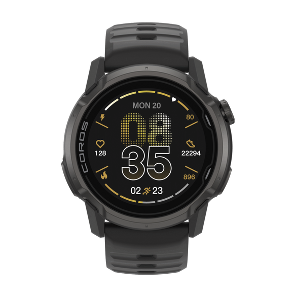 COROS Apex 4 Multisport Watch i sort viser tid (2:35), dato (man 20), puls, skridt, kalorier og distance på et rundt digitalt display med gule og hvide accenter - perfekt til GPS-løbeur og lang batteritid.