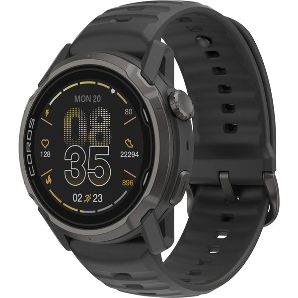COROS Apex 4 Multisport Watch i sort har et rundt display, der viser klokkeslæt (08:35), dato, puls, trin, trapper, kalorieforbrug og løbeikoner. Der medfølger en silikonerem og knapper på siden.