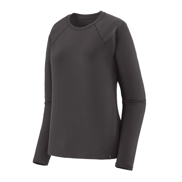 En Patagonia Cap MW Crew, Dame, i farven Ink Black – en ensfarvet langærmet T-shirt med rund hals, der er ideel som inderlag til løb – er afbilledet på en hvid baggrund. T-shirten, der er vist forfra i en let vinkel, har ingen synlige logoer eller mønstre.