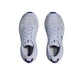 Et par Hoka Challenger 8 damesko i Ambient Blue/Blueberry, vist oppefra og ned på en hvid baggrund. Disse trailsko har overdel i mesh og synlige snørebånd, der kombinerer ydeevne og stil til aktive kvinder.
