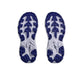 Hoka Challenger 8 Dame løbesko i Ambient Blue/Blueberry med blå og hvid, tekstureret sål og jagget mønster; ideel som trailsko til kvinder, vist fra bunden mod en hvid baggrund.