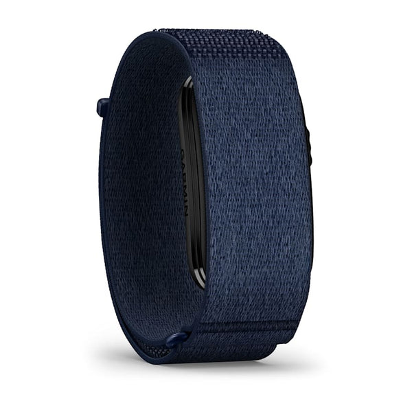 Et Garmin Cirqa Smart Band i farven Captain Blue med et slankt design set fra siden og et rem i struktureret stof, der dækker skærmen – denne innovative fitness-tracker (aktivitetsarmbånd) tilbyder avanceret søvnregistrering, der giver et omfattende indblik i din sundhed.