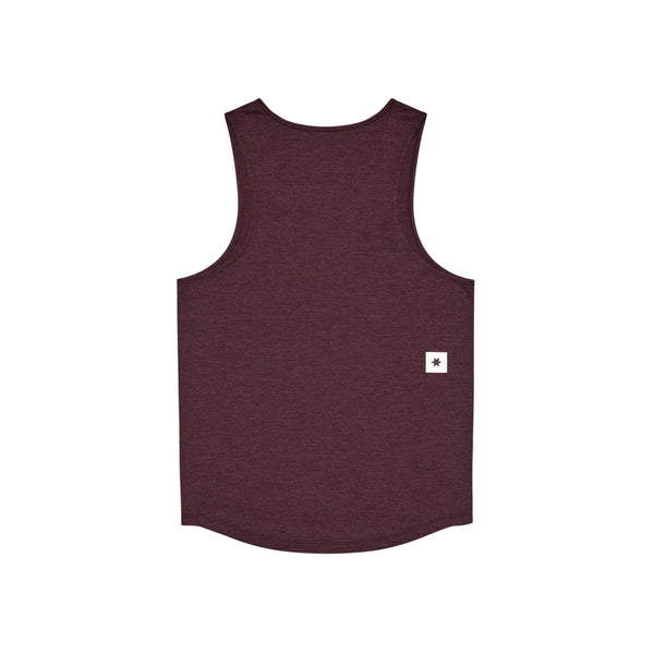 Et billede af Saysky Clean Combat Pro Singlet, Herre, i farven Burgundy set bagfra vises på en hvid baggrund. Denne ærmeløse tanktop har et lille hvidt, rektangulært mærke med en sort stjerne nederst til højre og er fremstillet af DELTAPEAK Carat-stof i høj kvalitet, der sikrer både komfort og stil.