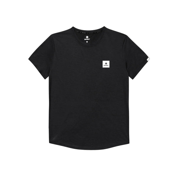Saysky Clean Combat Pro T-Shirt til mænd i sort er en åndbar træningstrøje med korte ærmer og en lille hvid patch med stjernelogo og tekst på venstre bryst, vist mod en hvid baggrund.
