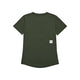 Saysky Clean Combat Pro T-shirt til kvinder i grøn er vist set bagfra. Denne ensfarvede T-shirt med korte ærmer har en enkel rund halsudskæring og er fremstillet af åndbart materiale. Nær den nederste kant på højre side er der et lille hvidt, rektangulært mærke med en sort stjerne.