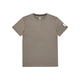 En Saysky Clean Pace T-shirt til mænd i farven taupe ligger fladt på en hvid baggrund. Denne kortærmede T-shirt har rund halsudskæring og et lille hvidt Saysky-logo på venstre ærme. Den hurtigtørrende T-shirt er perfekt til hverdagsbrug eller træning.