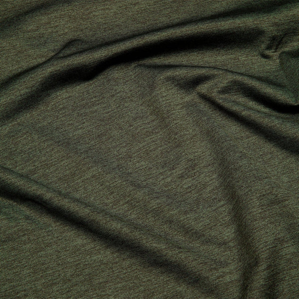 Et nærbillede af Saysky W Clean Pace T-shirt til kvinder i grøn, der viser det strukturerede genbrugspolyesterstof med blide naturlige folder og bløde skygger.