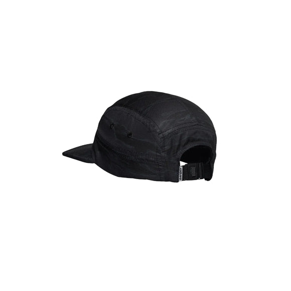 Saysky Combat Cap, unisex, sort camouflage-baseballkasket med et diskret mønster og en justerbar rem bagpå.