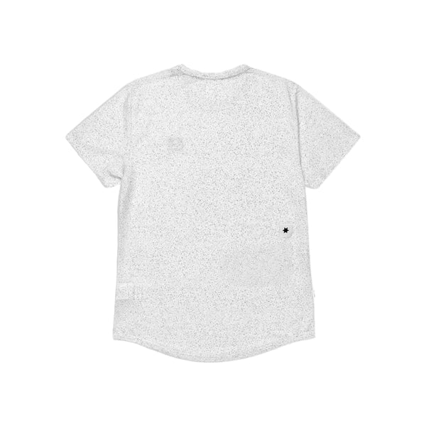 Saysky Universe Combat T-Shirt, Herre, Hvid Universet vises fra bagsiden. Denne tekniske løbe t-shirt har et lyngfarvet look med et subtilt plettet mønster og et lille sort stjernelignende motiv nær undersiden.