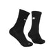 Et par sorte Saysky Combat High Socks 100, unisex, med et hvidt stjernelogo øverst og en lille hvid tekst på siden, fremstillet af fugttransporterende materiale og vist på en almindelig hvid baggrund.