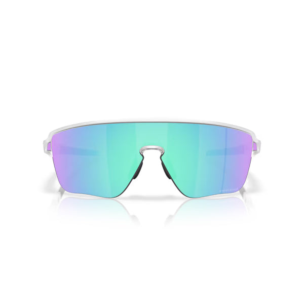 Oakley Corridor SQ solbriller i mat klar med store, reflekterende Prizm Sapphire linser, som skifter fra grøn til blå og lilla for optimal UV-beskyttelse - vist mod hvid baggrund.