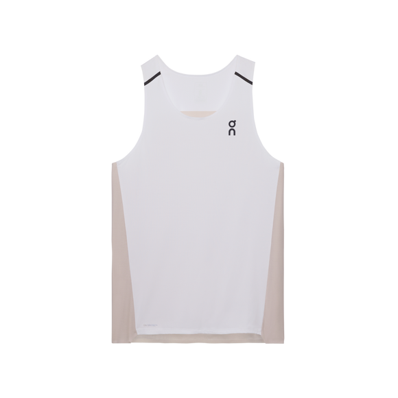 On Performance Tank til herrer i White/Silver med lille sort logo på venstre bryst samt til tynde sorte striber ved skuldrene, præsenteret på en ensfarvet hvid baggrund.