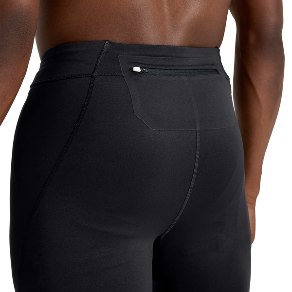 Et nærbillede af en person iført On Performance Tights Short til kvinder i sort, der fremhæver den bageste linning med en lille lynlåslomme. Den skjorteløse model står på en almindelig hvid baggrund.