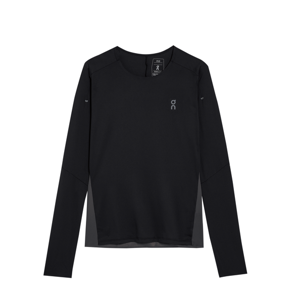 On Performance Long-T, Dame i Black/Eclipse er en langærmet sportstrøje med rund hals, svedtransporterende stof, diskrete sømme og et lille On-logo på venstre bryst. Skjorten er vist fladt på en hvid baggrund.