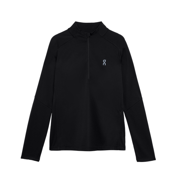 On Climate Shirt, Dame, Black er en langærmet sportstop med kvart lynlås og et lille hvidt logo på venstre bryst, vist fladt på en hvid baggrund.