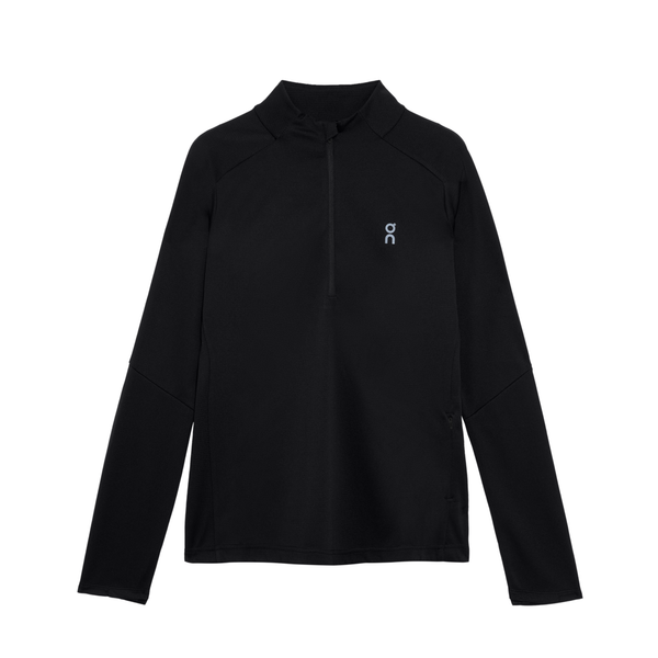 On Climate Shirt, Dame, Black er en langærmet sportstop med kvart lynlås og et lille hvidt logo på venstre bryst, vist fladt på en hvid baggrund.