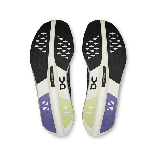 Ydersålerne på On Cloudboom Volt løbesko herre Black/Juniper ligger side om side og viser sort slidbane, hvid mellemsål og lysegrønne og lilla detaljer med "ON"-logoet - ideelt til tempotræning.