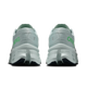 Et par ON Cloudmonster 3 herreløbesko i farven Brook/Flurry, set bagfra med teksten »ON RUNNING« i grønt på hælene og en tyk hvid CloudTec-sål med sort mønster nedenunder.