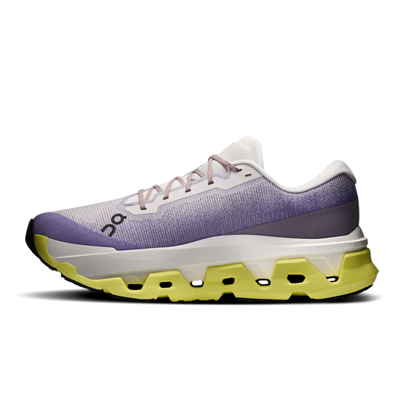 Et sidebillede af On Cloudmonster 3 Hyper, Herre, Lily/Limelight viser en lilla og hvid overdel, lyslilla snørebånd, maksimal dæmpning i den tykke hvide mellemsål samt en gul og sort segmenteret ydersål, der giver et sporty look.