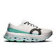 ON Cloudmonster 3 Hyper herresko i farven Ivory/Flurry har sorte snørebånd, et stort sort O-logo, blågrønne detaljer, udskæringer i sålen, maksimal støddæmpning og teksten »ON RUNNING« trykt på siden. Der vises et billede fra siden.