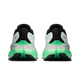 Et par On Cloudrunner 3 Max-løbesko til herre i farvekombinationen hvid/verdite vises set bagfra, hvilket fremhæver et design med farveovergang, mintgrønne såler, sorte hæle og en overdel i hvidt mesh. Disse sportssko, der er designet til maksimal komfort, præsenteres på en ensfarvet hvid baggrund.