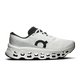 On Cloudmonster 3 Dame i hvid/hvid er en sportssko med en tyk, ventileret CloudTec-sål, sort logo og pløs, sort inderfor, hvide snørebånd og ON RUNNING-tekst på siden.