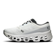 On Cloudmonster 3 Dame i hvid/hvid er en lav løbesko med CloudTec-støddæmpning, sort sål, elegant udskæringsmønster og grå/sorte detaljer med ON-logo på siden.