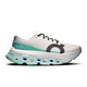 ON Cloudmonster 3 Hyper-løbesko til kvinder i farven Ivory/Flurry har sorte snørebånd, maksimal støddæmpning og en tyk hvid/mintgrøn sål med geometriske udskæringer. ON RUNNING-teksten og et stort O-logo pryder siden og sikrer både komfort og stil.