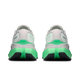 Et par On Cloudrunner 3 Max-løbesko til kvinder i farvekombinationen White/Verdite vises set bagfra, placeret side om side på en ensfarvet hvid baggrund. Hælene har strukturerede detaljer og On-logoet, hvilket sikrer maksimal komfort ved hvert skridt.
