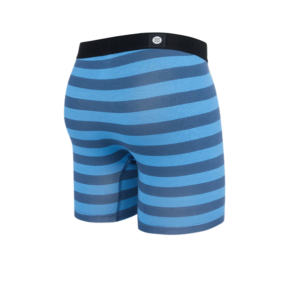 Stance Easy Wholester herre-bokseshorts i blå med horisontale striber og sort foring, vist fra bagsiden mod en hvid baggrund.