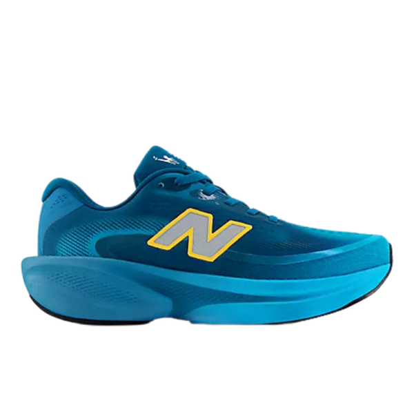 Teal New Balance Freshfoam Ellipse, dame, Altitude x NYC Marathon-løbesko med en tyk blå skumsål og et gult og gråt logo på siden.