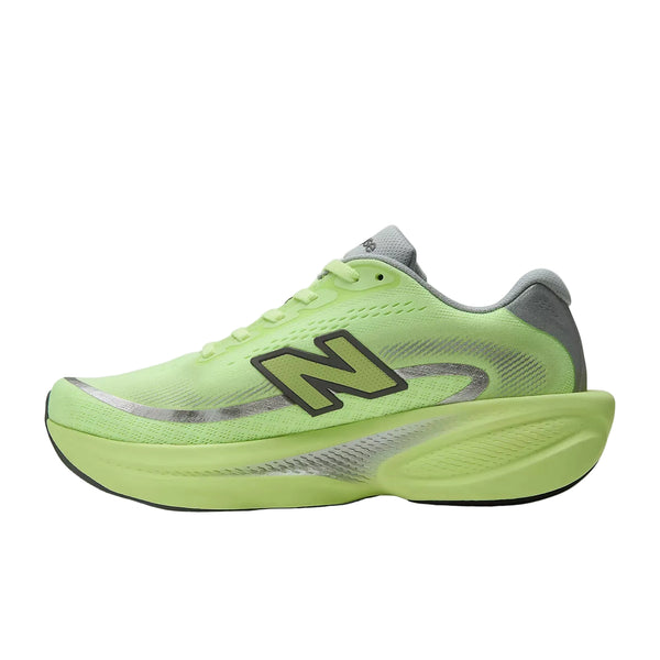 En New Balance FreshFoam Ellipse dame løbesko i Afterglow/Lone Star Grey, med en tyk polstret sål og et fedt sort N-logo, isoleret på en hvid baggrund.