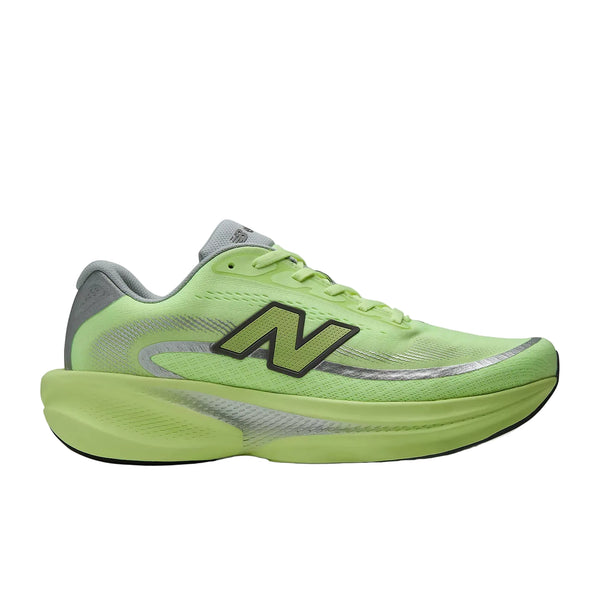 Et sidebillede af New Balance FreshFoam Ellipse, Herre i Afterglow/Lone Star Grey, med neongrønt, grå pløs og hæl, sorte konturer, sølvfarvede detaljer og en tyk, polstret sål.