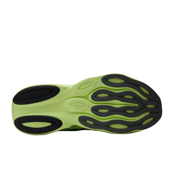 Billedet viser undersiden af New Balance FreshFoam Ellipse Herre i Afterglow/Lone Star Grey med grøn sål og sorte ovale og bølgede gummimønstre for greb.