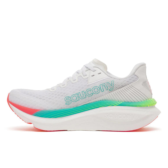 Saucony Endorphin Azura Dame i farvekombinationen hvid/multi har detaljer i lyseblå, grøn, neongrøn, lyserød og blågrøn på en tyk hvid sål med det responsivt PWRRUN PB-skum. Vist i sideprofil på hvid baggrund.