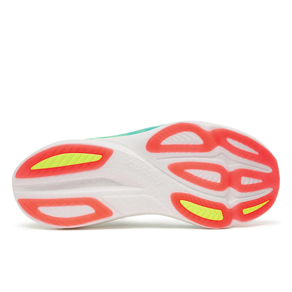 Billedet viser sålen på Saucony Endorphin Azura, Dame, hvid/multifarvet. Den hvide sål har røde og gule detaljer, adskillige riller, der sikrer godt greb, strukturerede områder samt PWRRUN PB-skum-støddæmpning, der sikrer komfort.