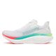 Saucony Endorphin Azura Herre-løbeskoen i farvekombinationen hvid/multi har en åndbar overdel i mesh, en tyk, polstret sål, responsiv PWRRUN PB-støddæmpning, detaljer i neongrøn og blågrøn på mellemsålen samt en koralrosa ydersål.