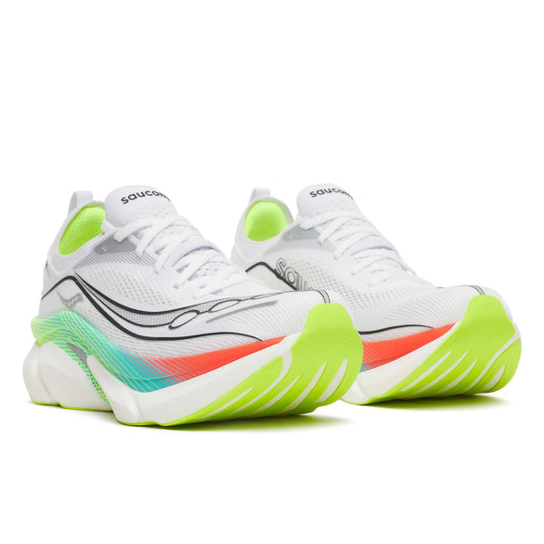 Saucony Endorphin Elite 3 Unisex White/Multi-løbeskoen har detaljer i neongrøn, orange og blågrøn, tykke såler, overdel i mesh og logo-detaljer – den perfekte konkurrencesko til løbere.
