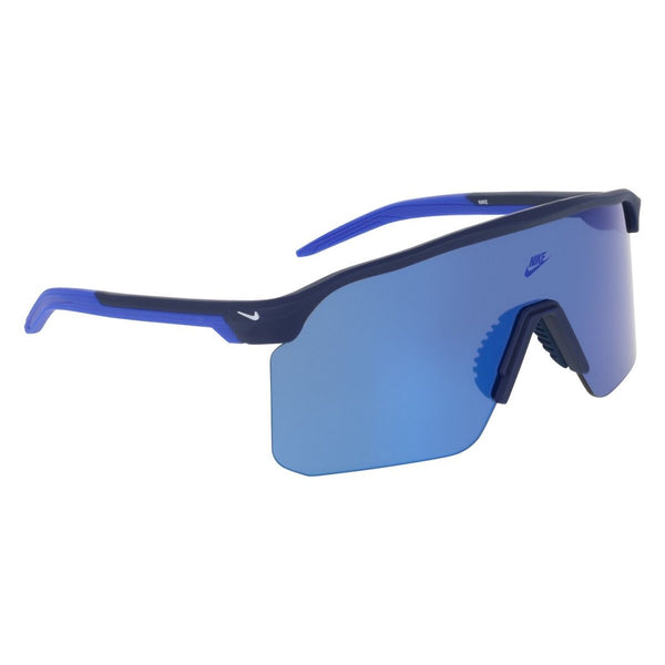 Nike Expedition Shield-solbrillerne i Matte Blue Void/Blue Mirror har et enkelt blåt spejlglas, mørkeblåt stel, blå brillestænger, UV-beskyttelse og et lille Nike-logo på siden og over glasset.
