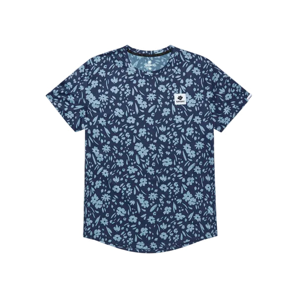 Saysky Flower Combat T-Shirt, Herre, Blue Flower er en kortærmet crew neck med et blåt blomsterdesign på en mørkeblå baggrund og har et lille hvidt logopatch på venstre bryst.