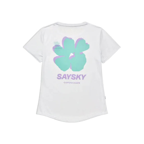 Flower Combat T-Shirt, Dame, White fra Saysky er en hvid kortærmet t-shirt til kvinder med en stor blågrøn blomstergrafik og lilla SAYSKY COPENHAGEN-print på ryggen.